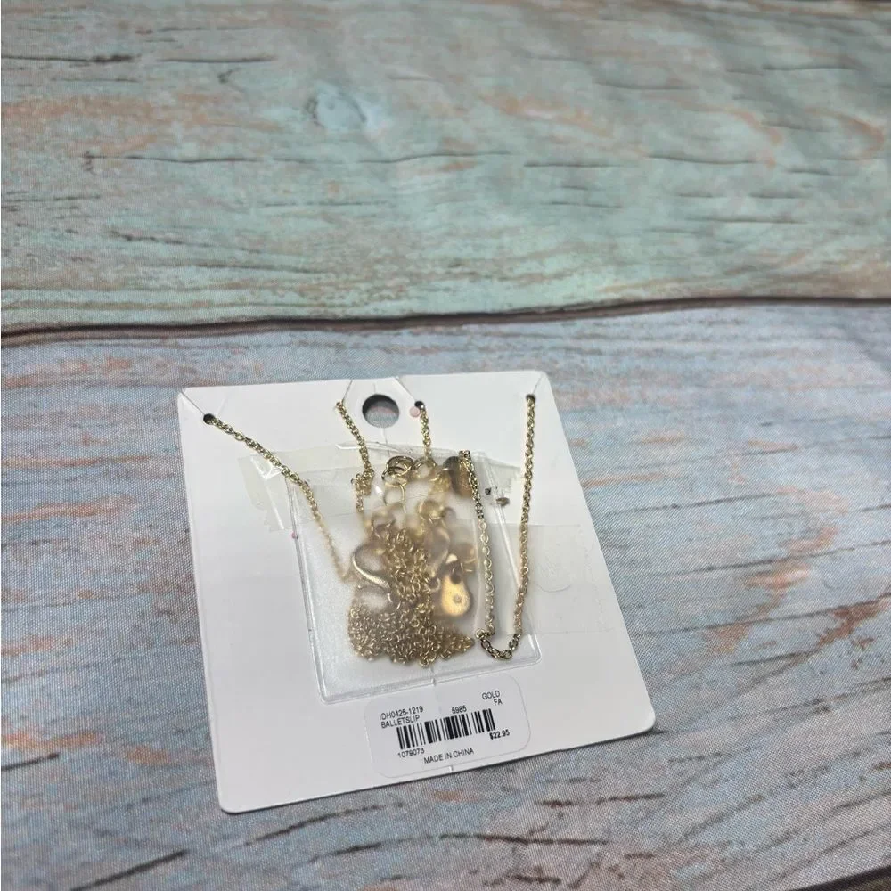 New Francesca’s En Pointe Friendship Necklace Set